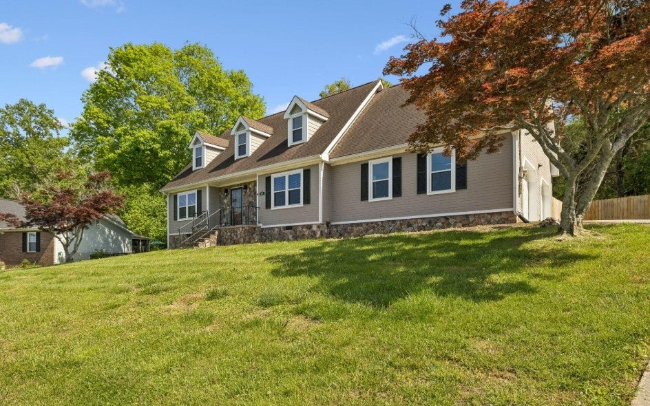 621 Lee Dr