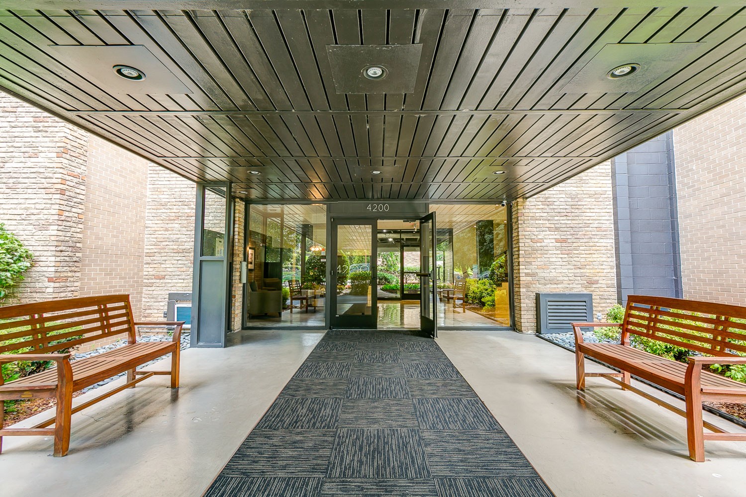 4200 West End Avenue 208