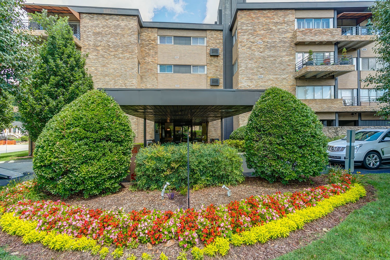 4200 West End Avenue 208