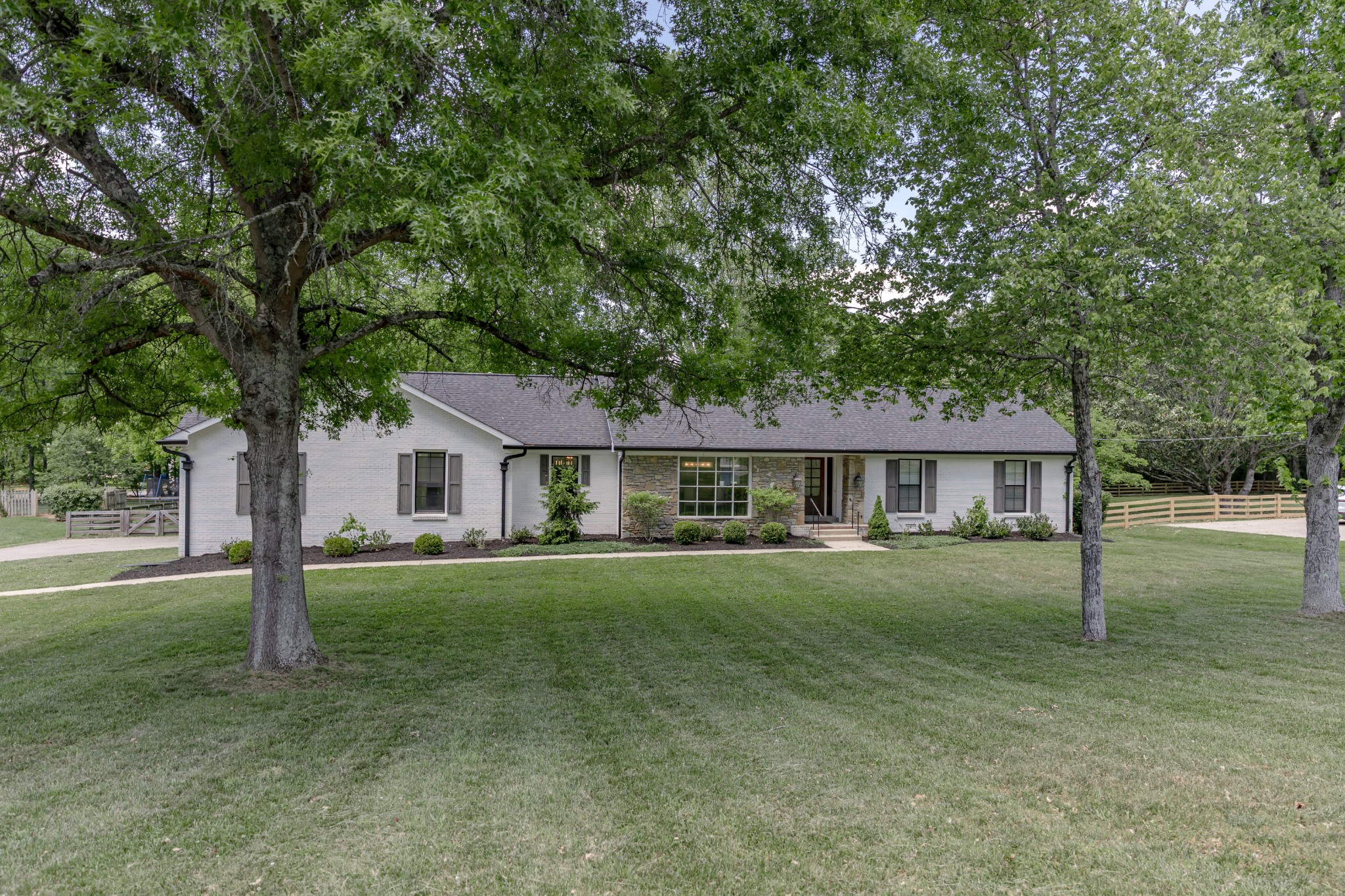 2509 Hillsboro Rd, Franklin 2509 Hillsboro Rd, Franklin TN 37069 4-bed home, photo 2 of 30