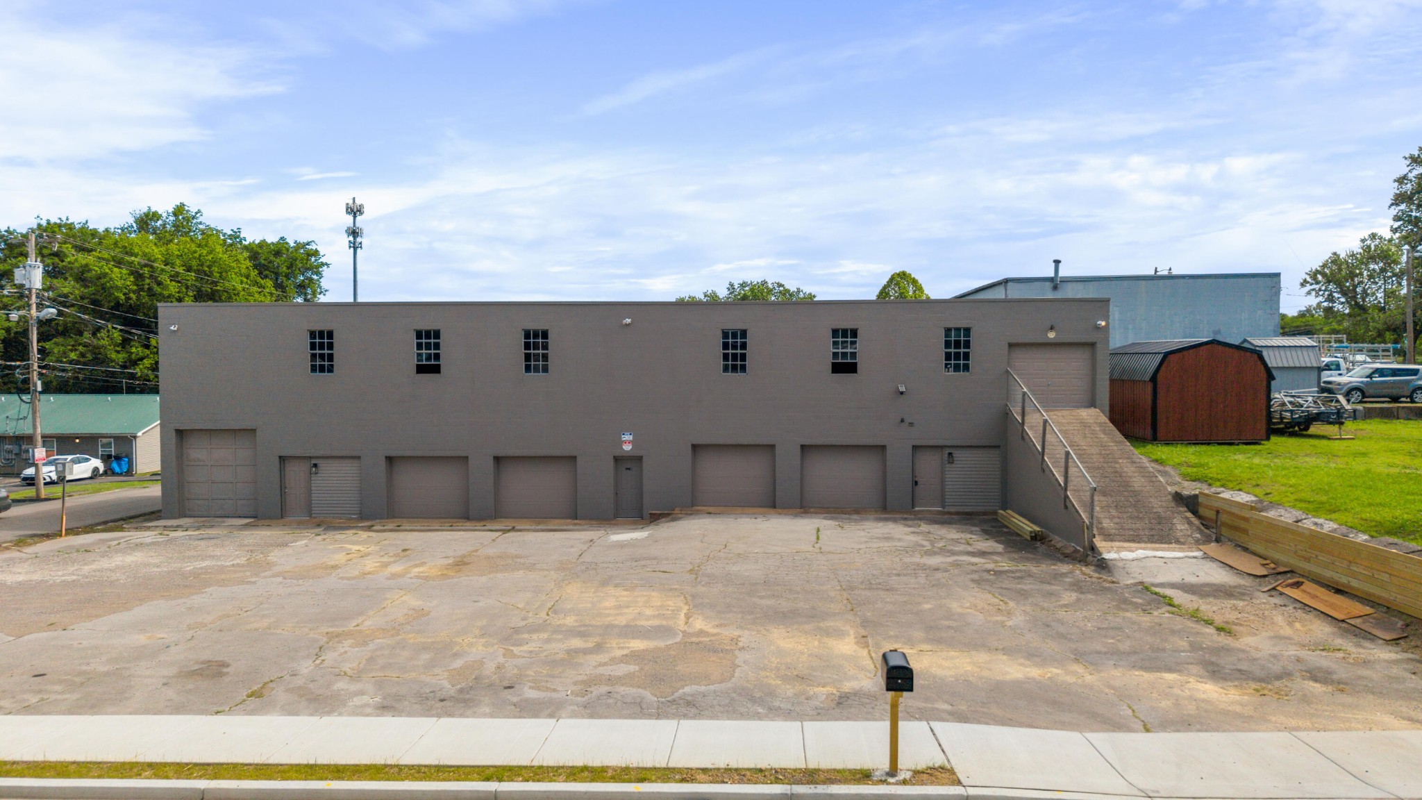 635 Central Avenue NE