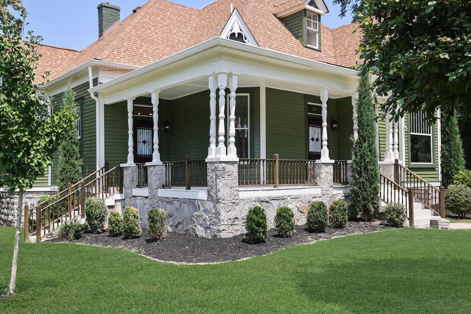 854 Bradford Ave