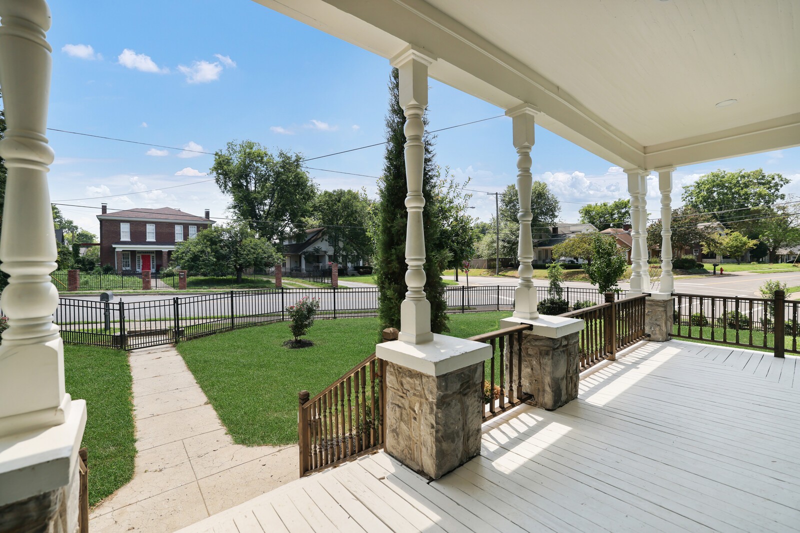 854 Bradford Ave
