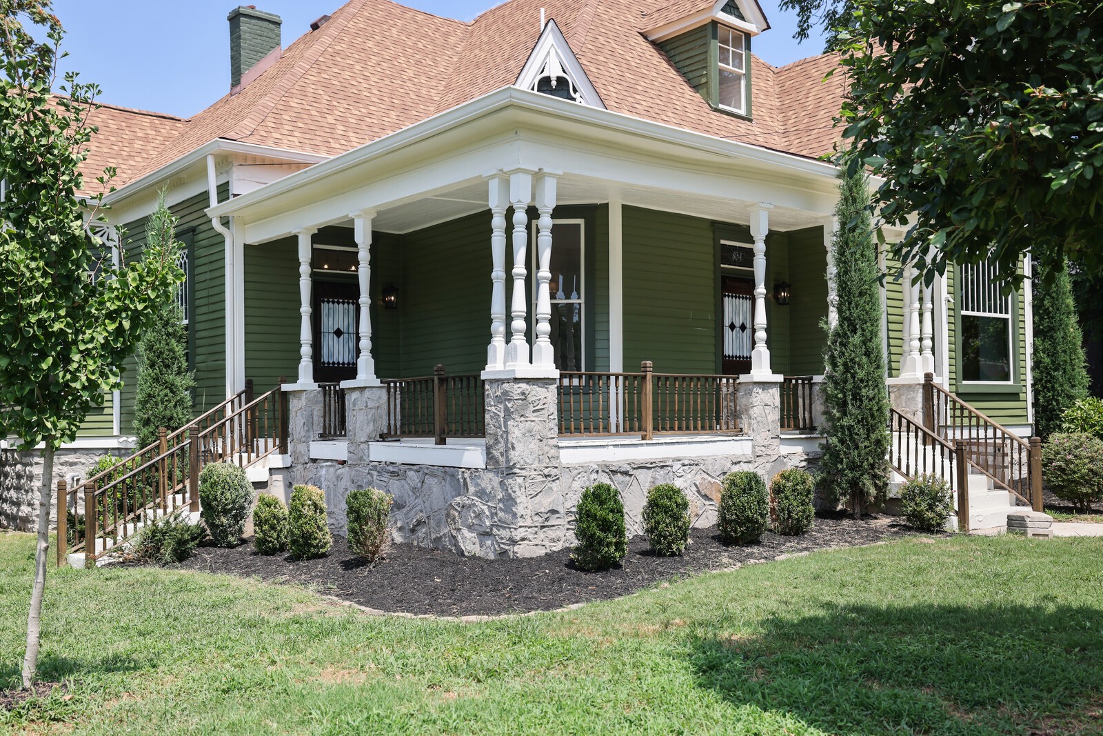 854 Bradford Ave