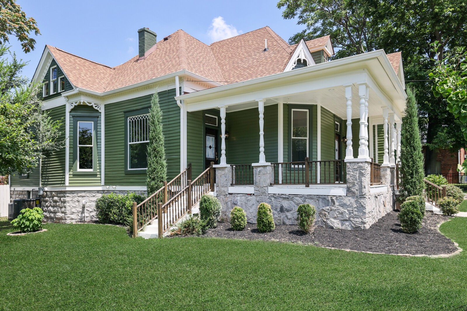 854 Bradford Ave