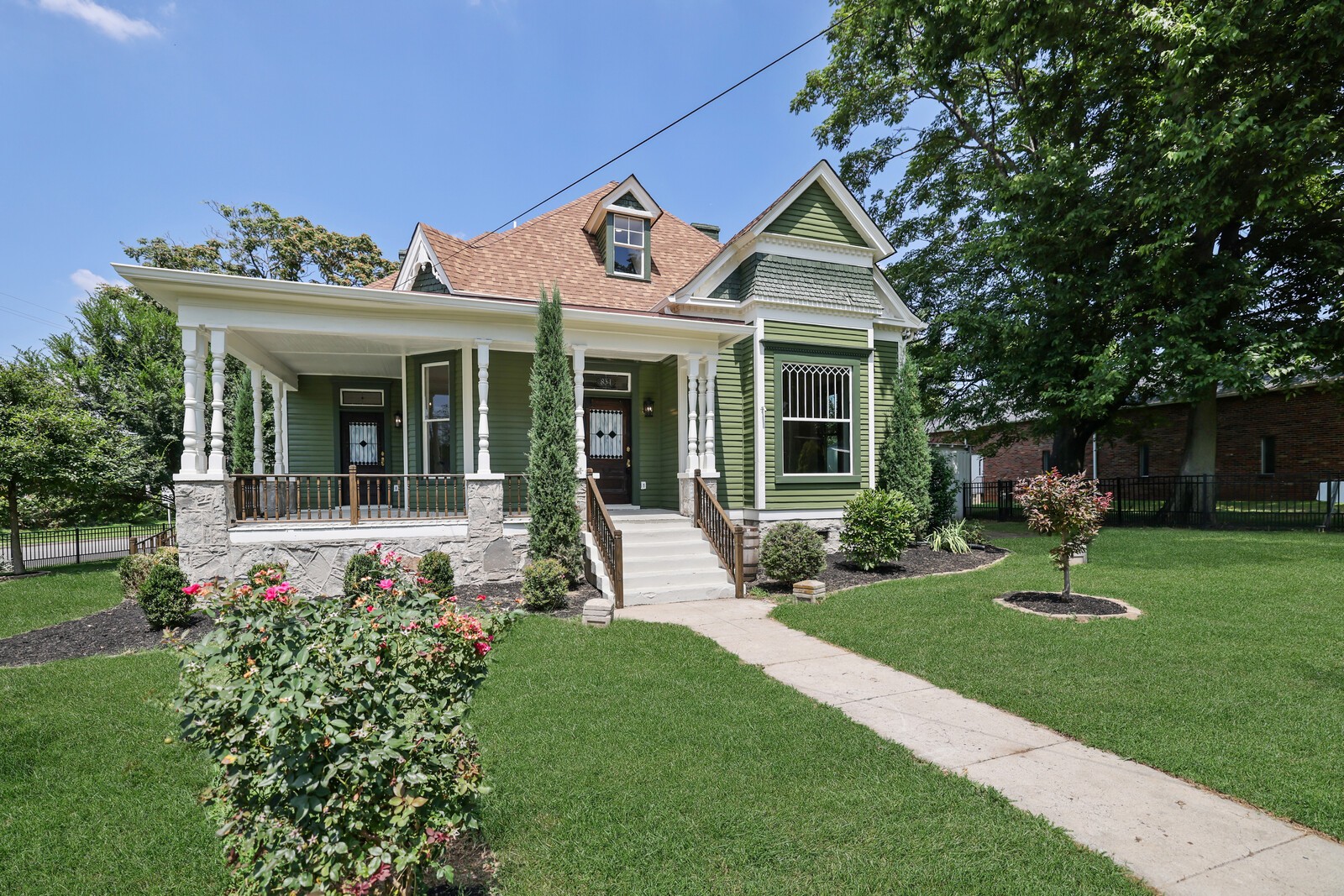 854 Bradford Ave