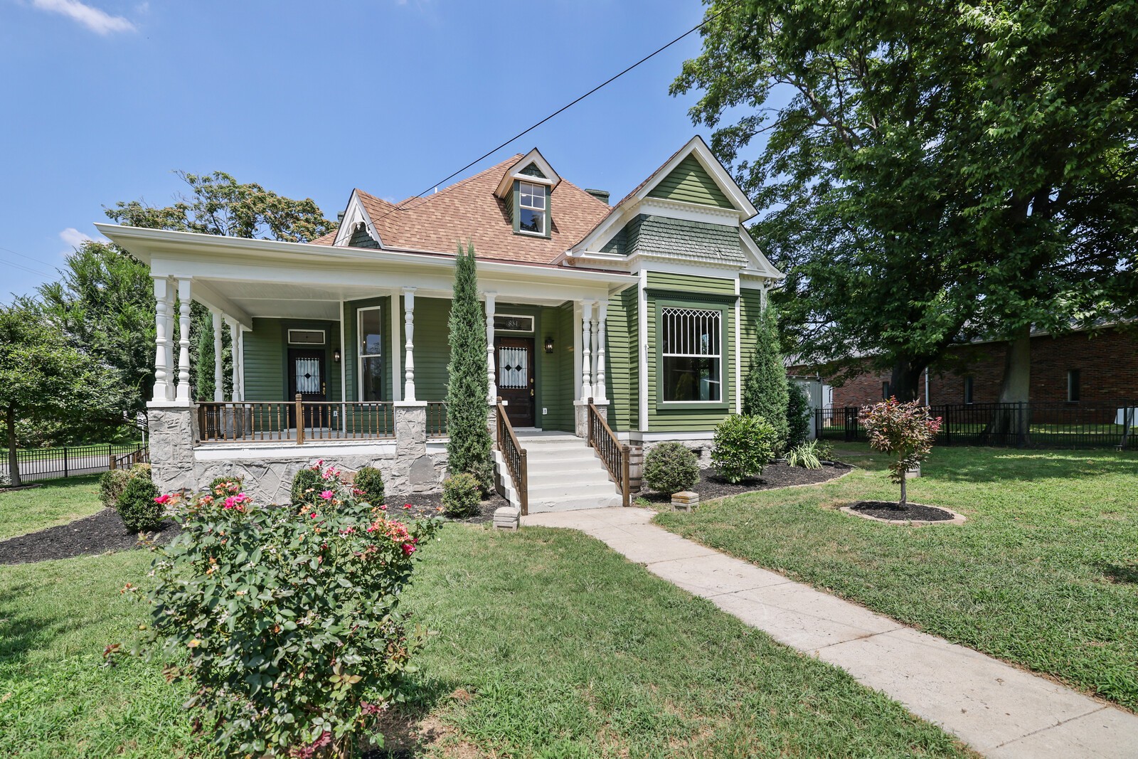 854 Bradford Ave