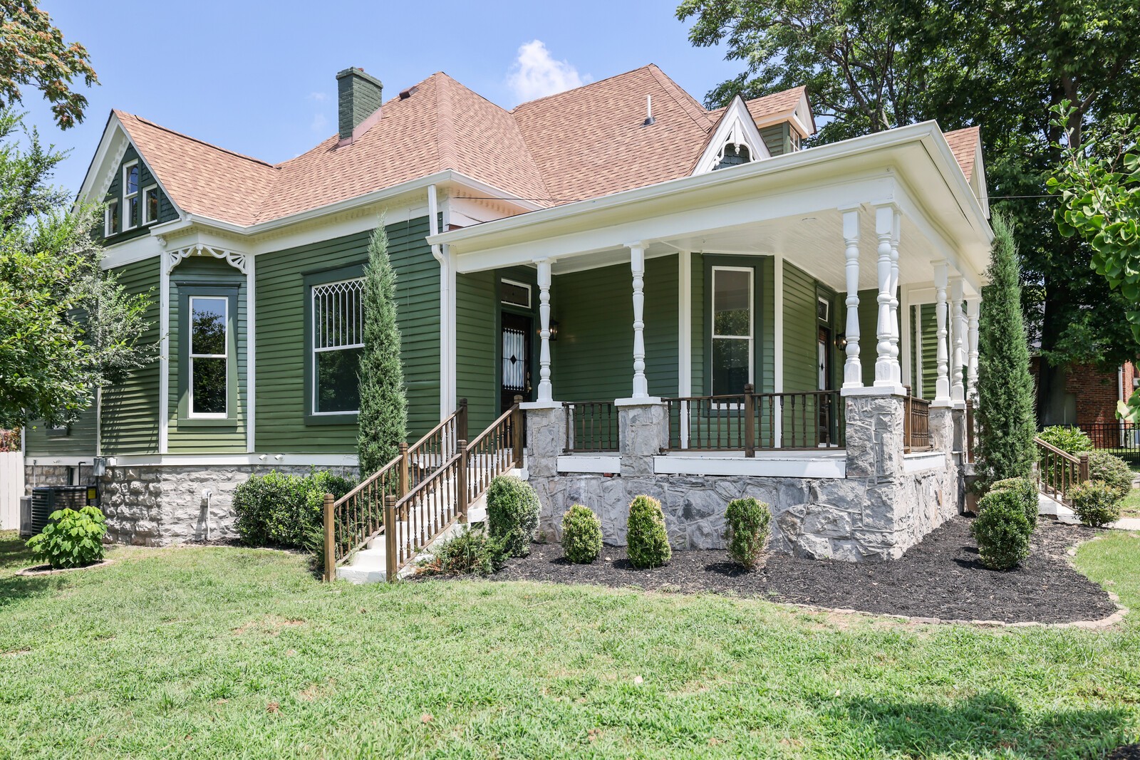 854 Bradford Ave