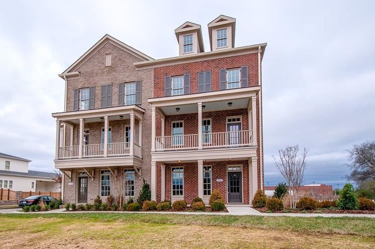 4-bed condo for sale in Franklin, TN 37064, 1592 Townsend Boulevard 1592 Townsend Boulevard, Franklin TN 37064 4-bed condo, photo 1 of 38