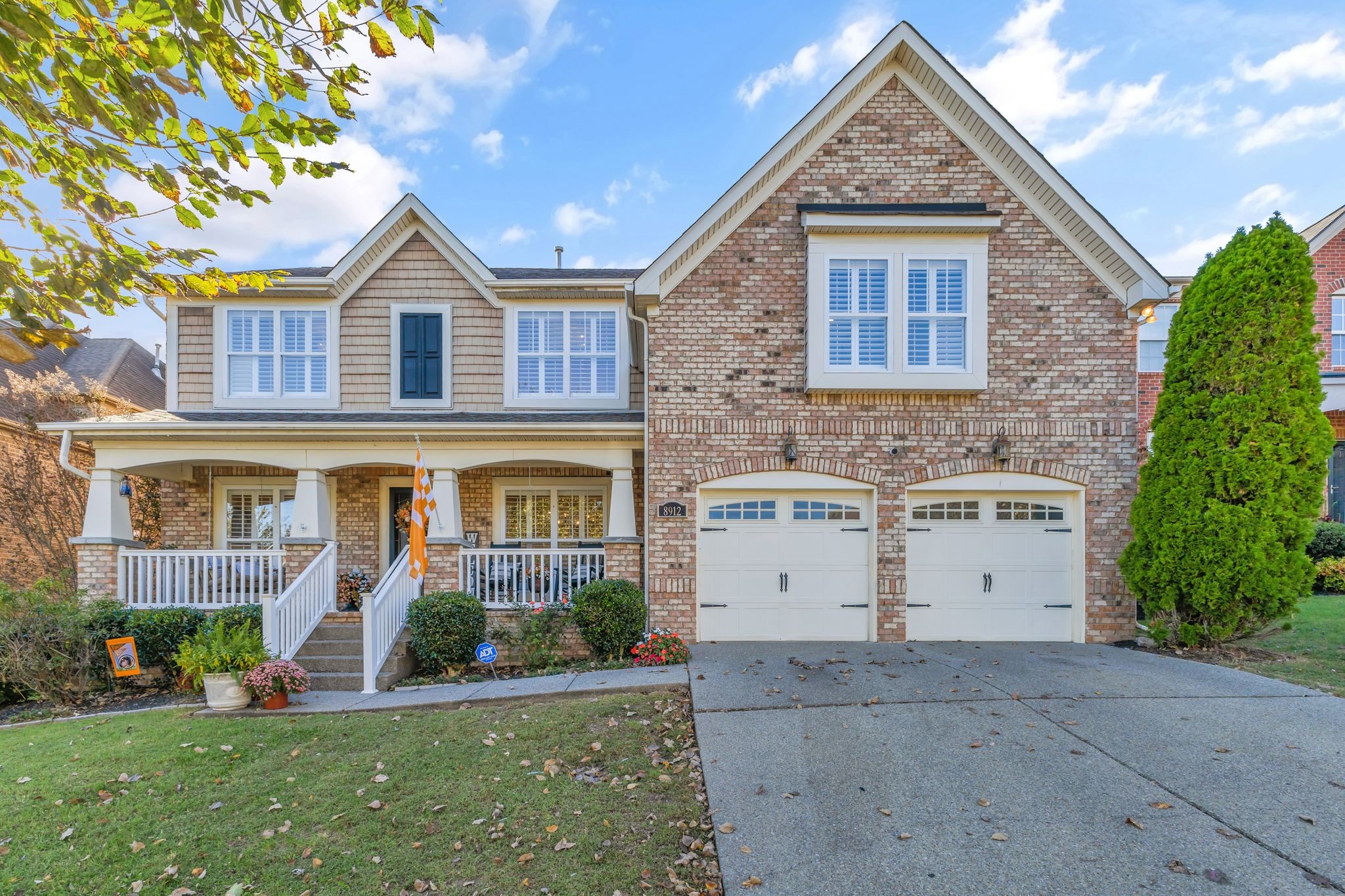 8912 Macauley Ln