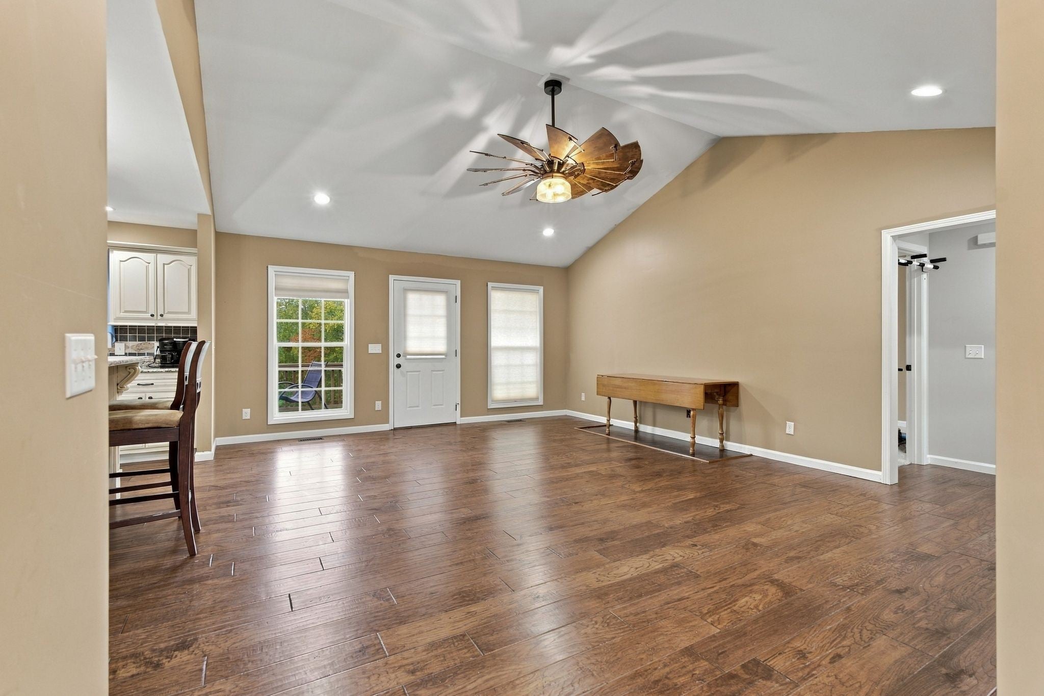 4747 Ellen Cir
