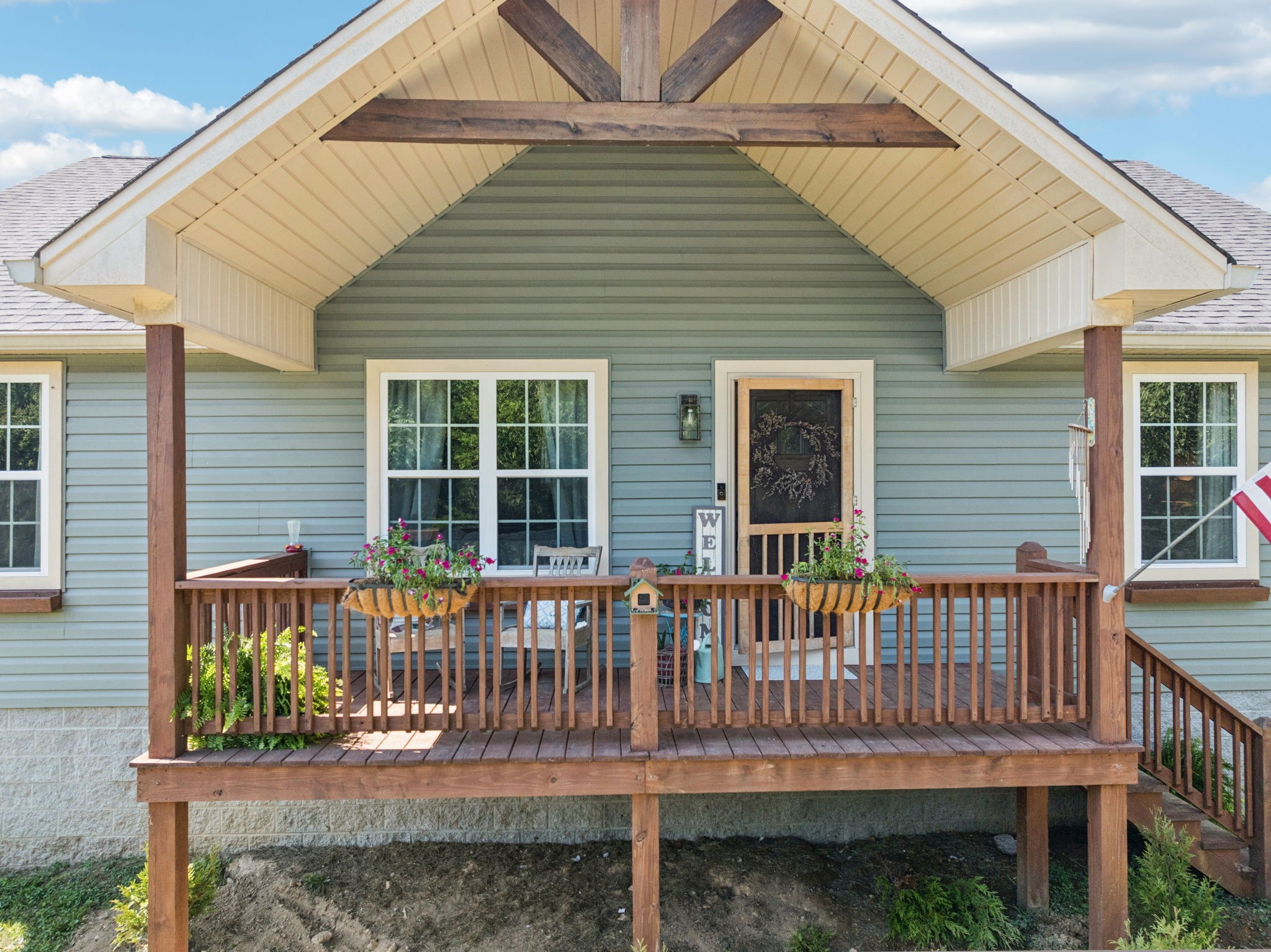 563 Defeated Creek Hwy