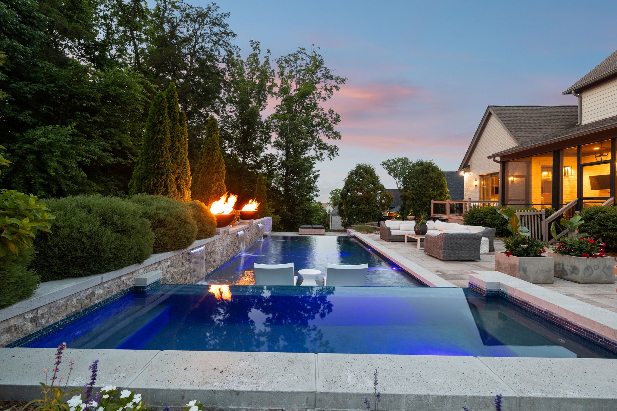 1823 Burland Crescent