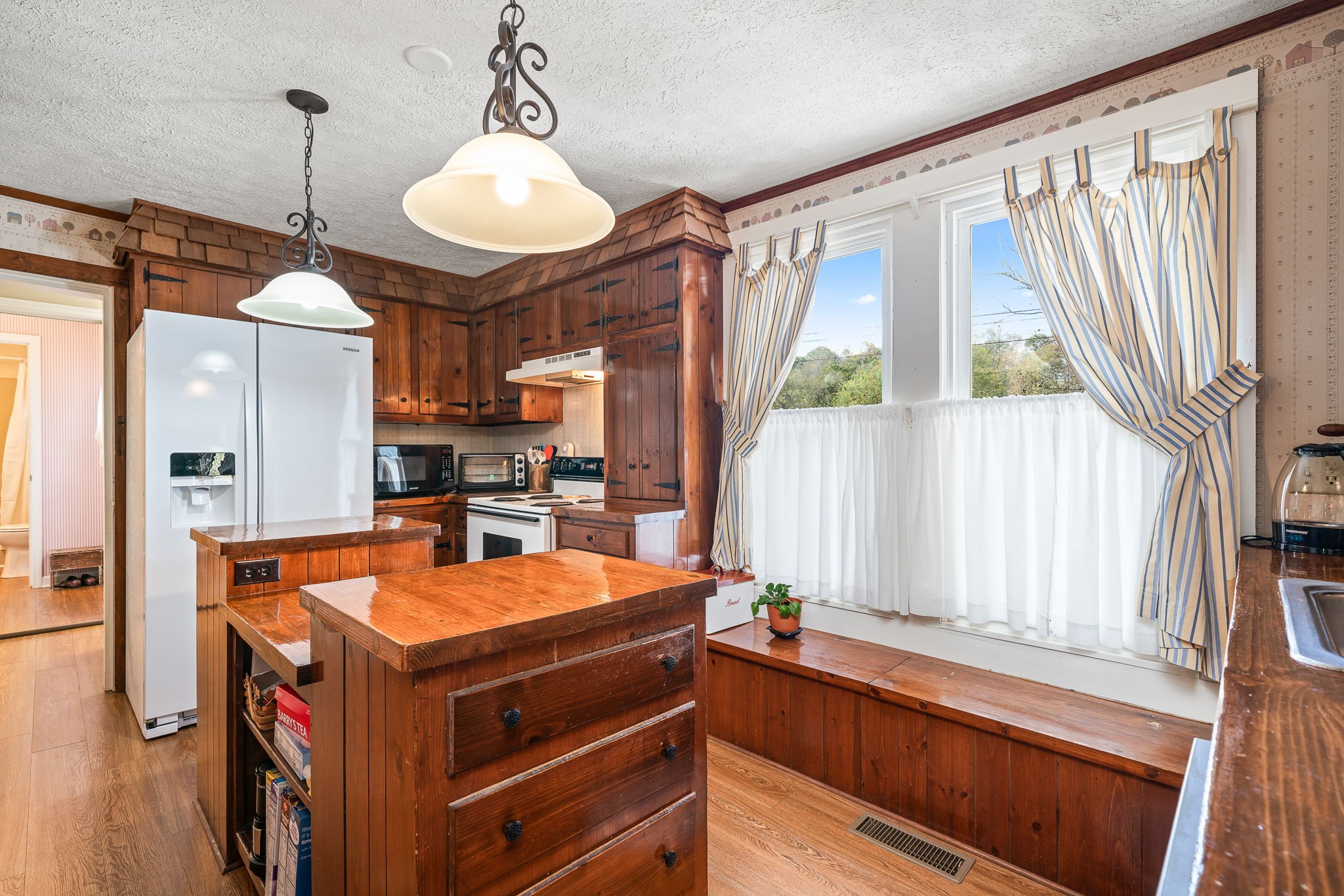 7630 Walking Horse Ln