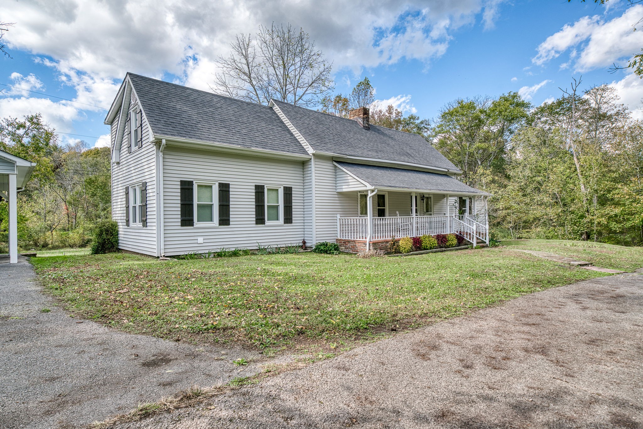 7630 Walking Horse Ln