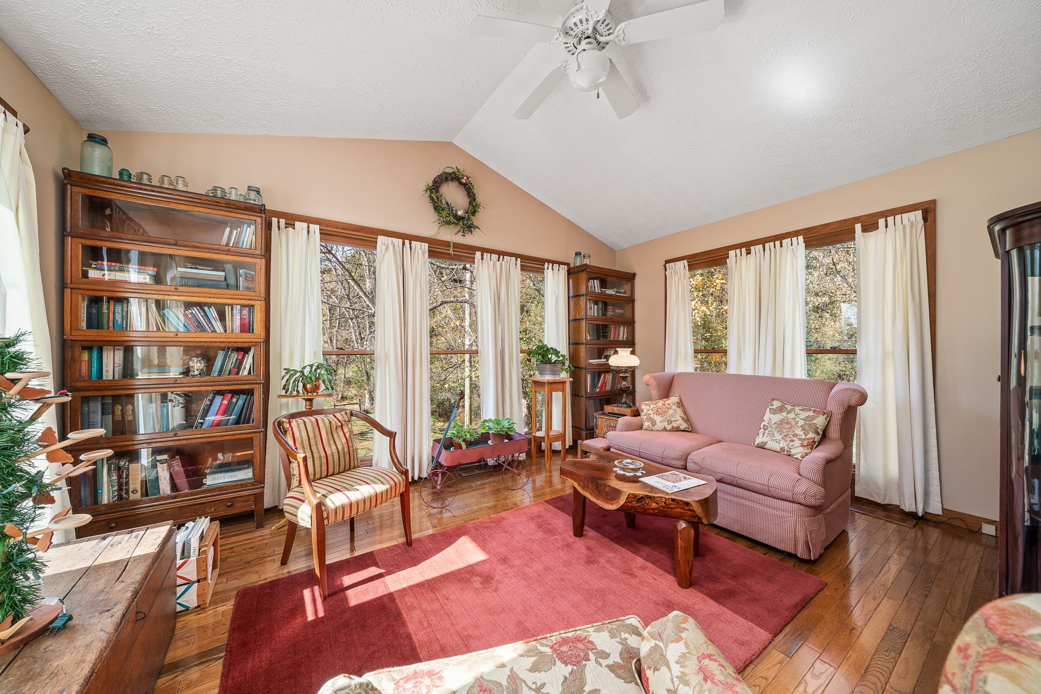 7630 Walking Horse Ln