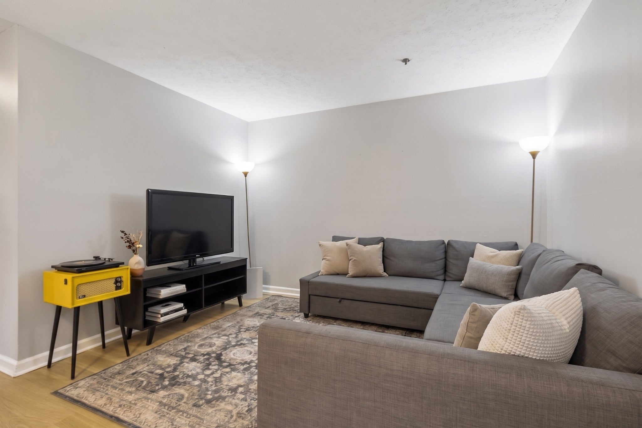 1808 State St 101