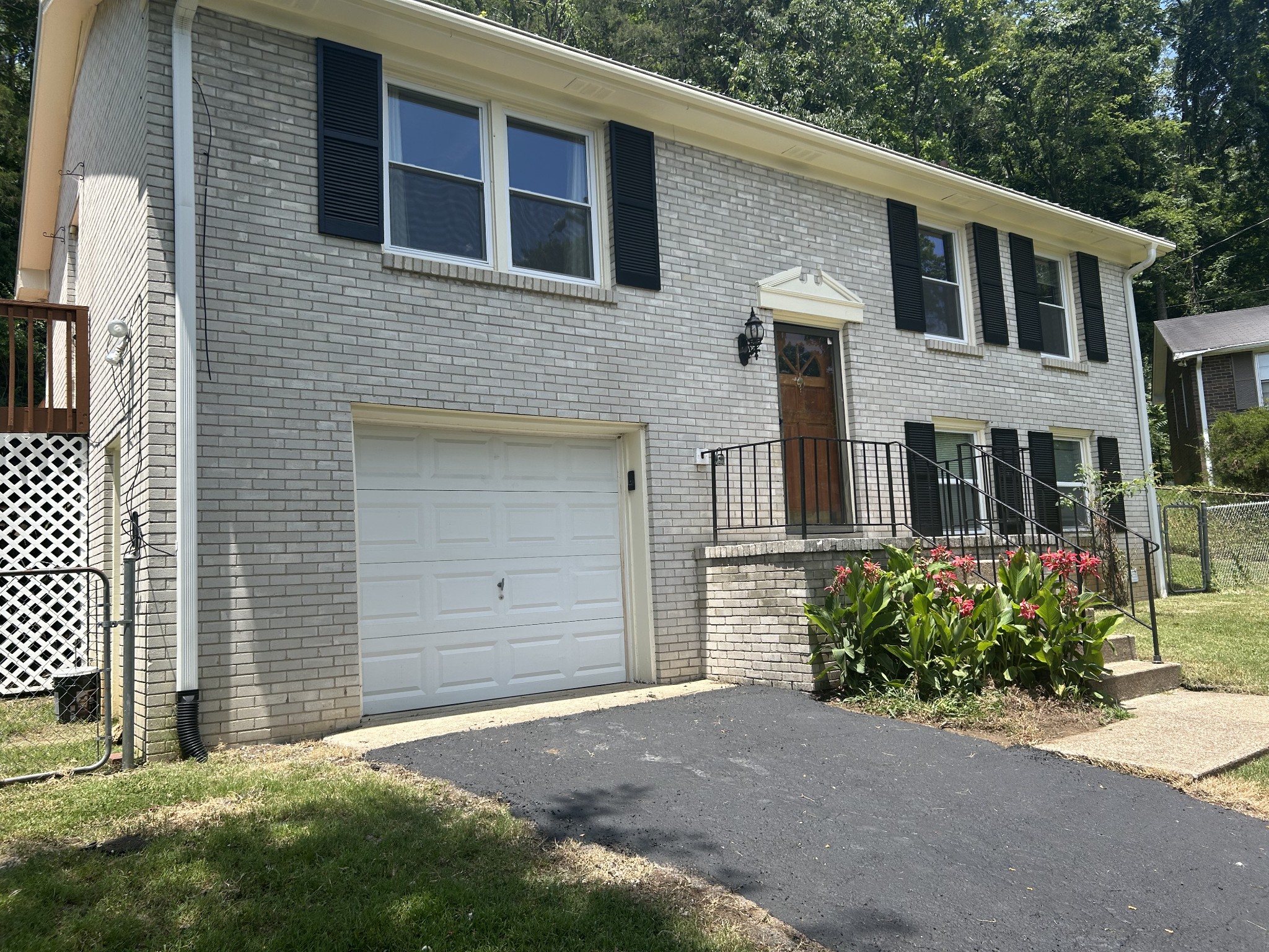 211 Sawyer Brown Ct