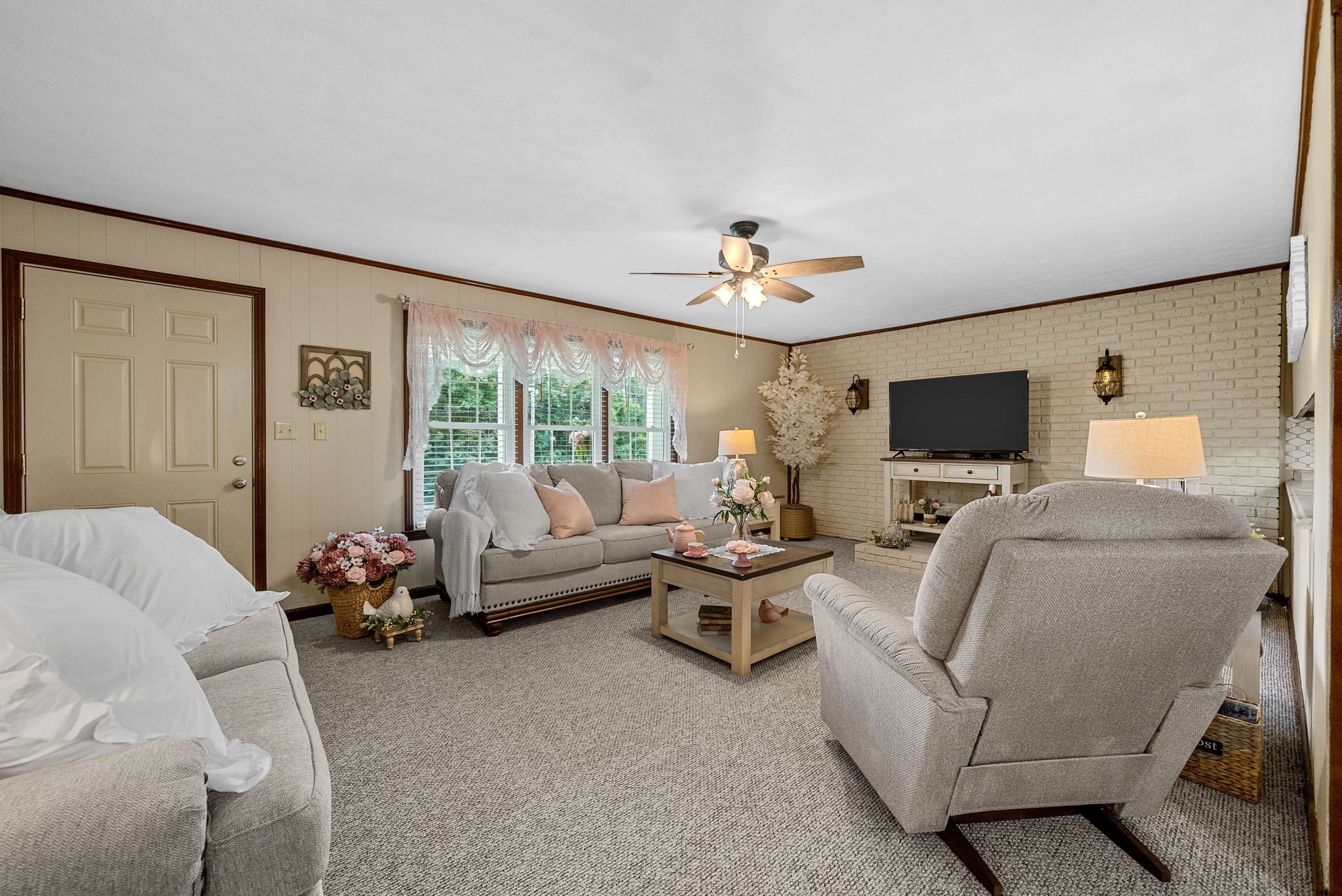426 Lakeland Dr