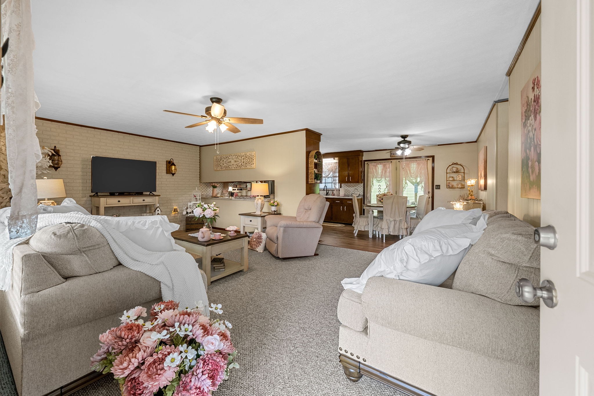 426 Lakeland Dr