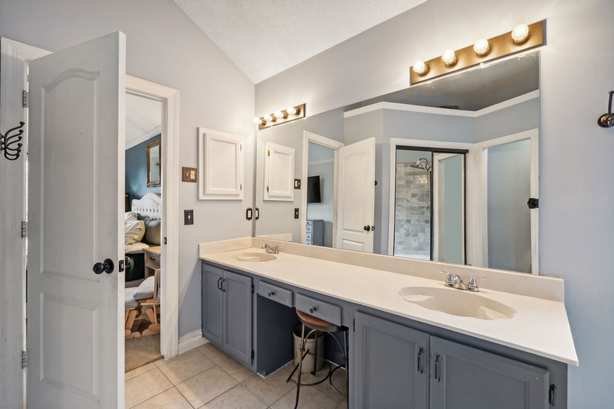 Hermitage, Tennessee 37076, United States, 3 Bedrooms Bedrooms, ,2 BathroomsBathrooms,Residential,Pending,33775