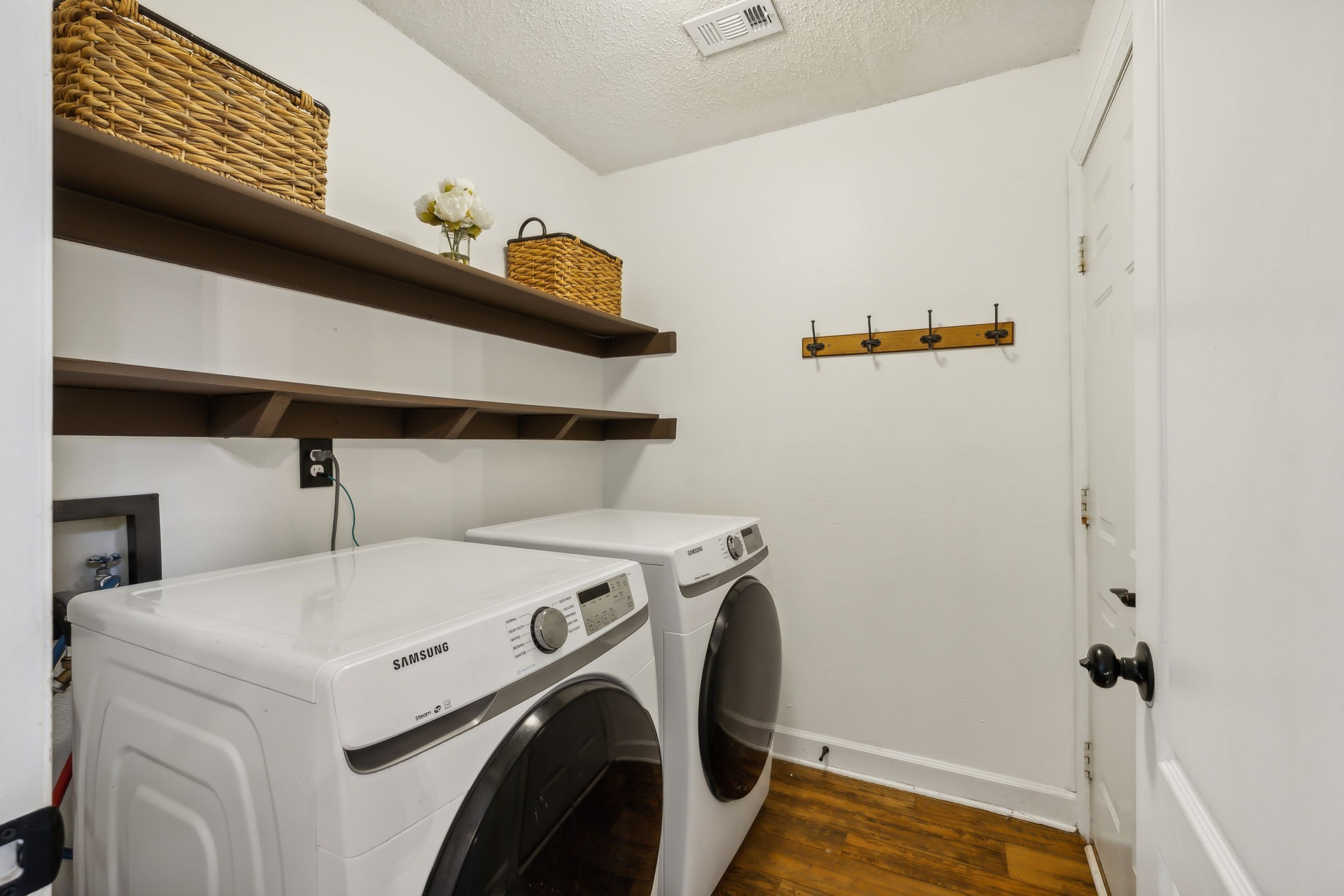 Hermitage, Tennessee 37076, United States, 3 Bedrooms Bedrooms, ,2 BathroomsBathrooms,Residential,Pending,33775