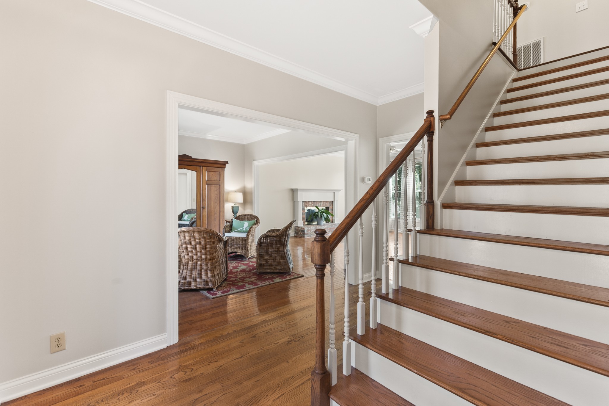 812 Deer Foot Ct