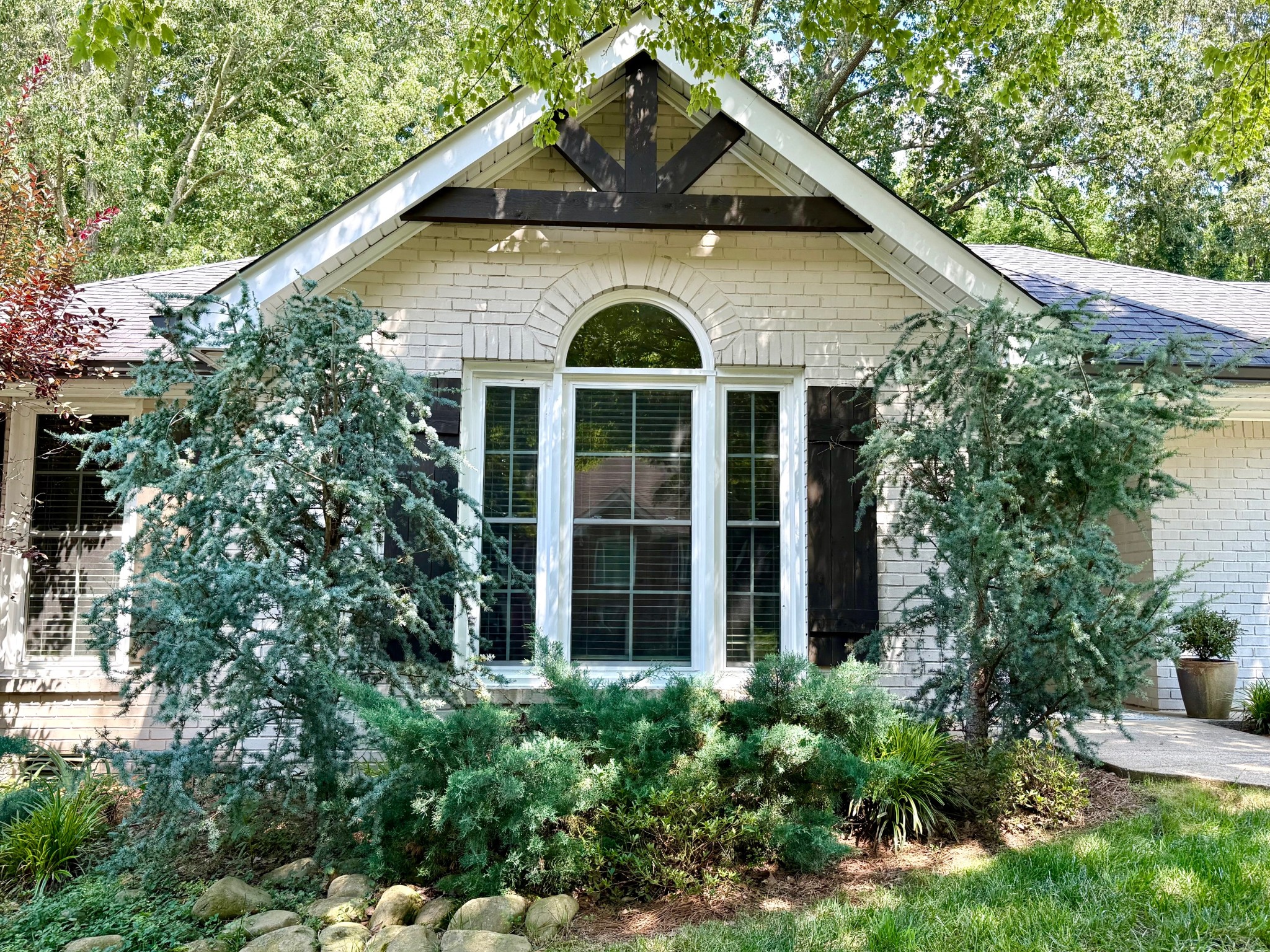 234 Longwood Ln