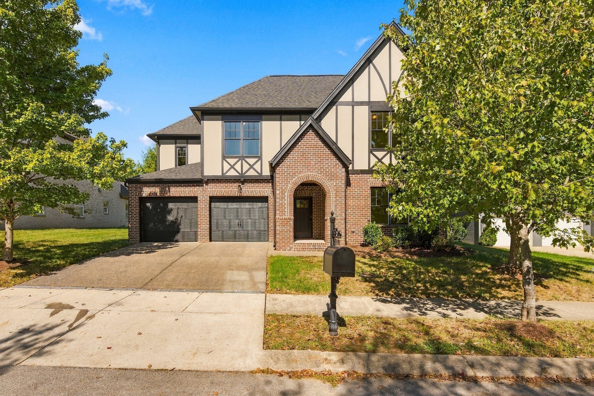 5-bed listing at 331 Finnhorse Ln, Franklin