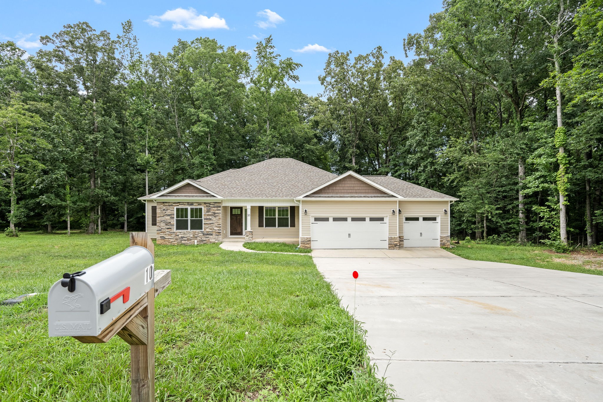 10 Cricket Hill Rd
