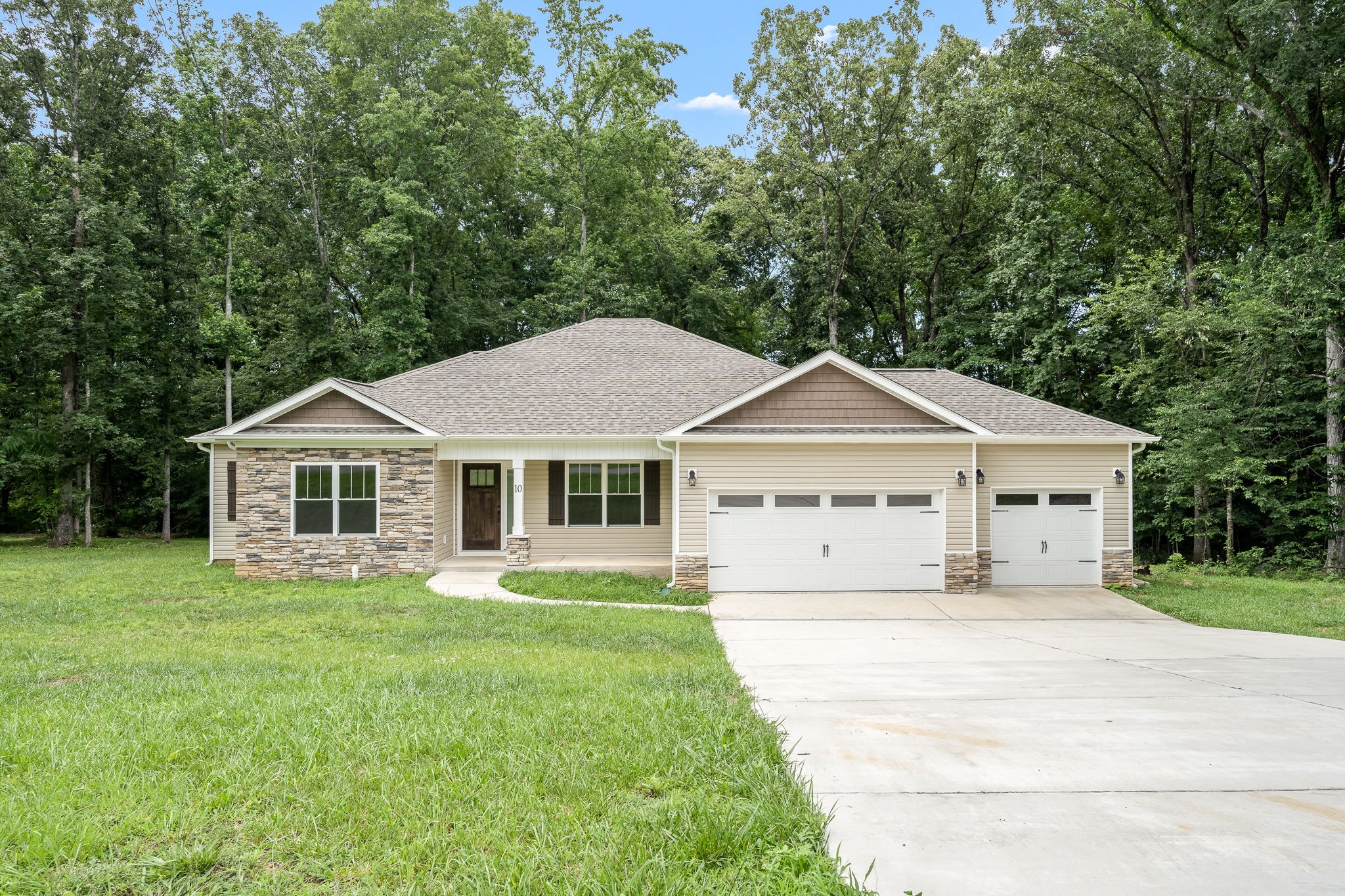 10 Cricket Hill Rd