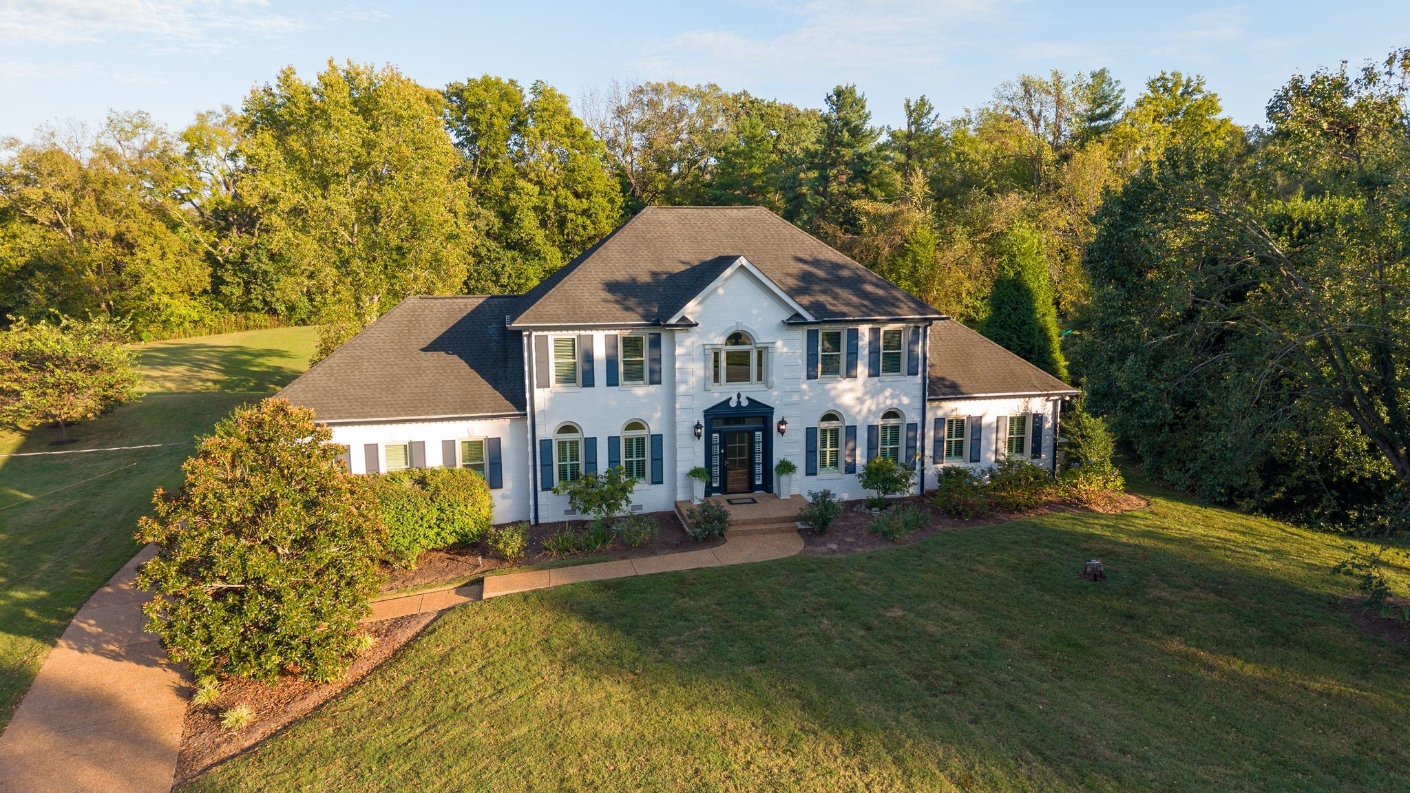 1412 Arrowhead Dr - home for sale