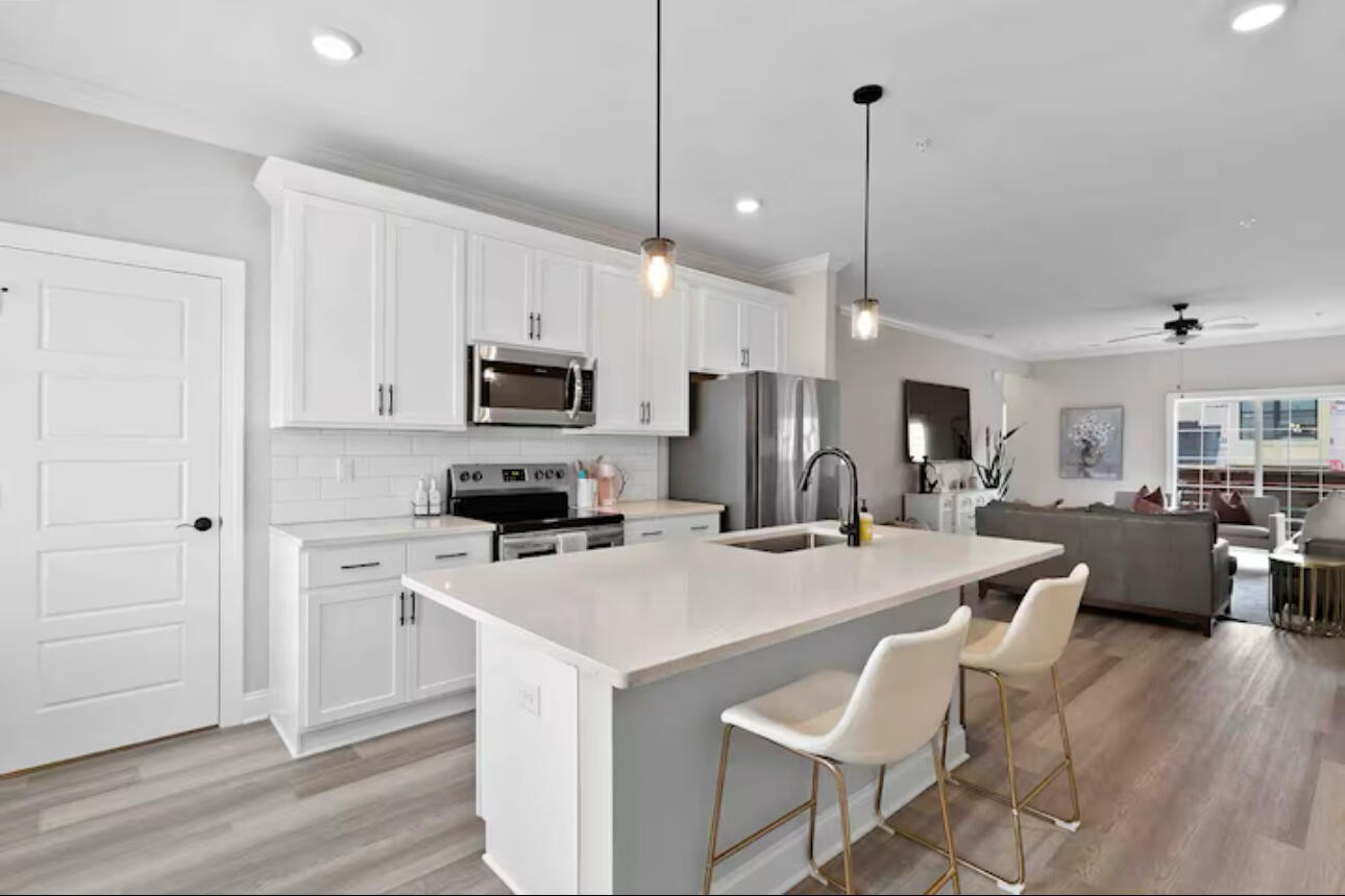 178 E 19th Street