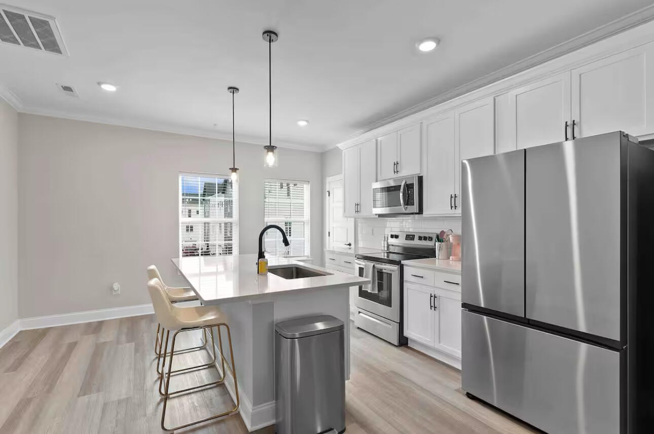 178 E 19th Street