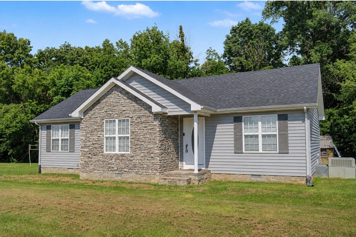 104 Leigh Anna Cir