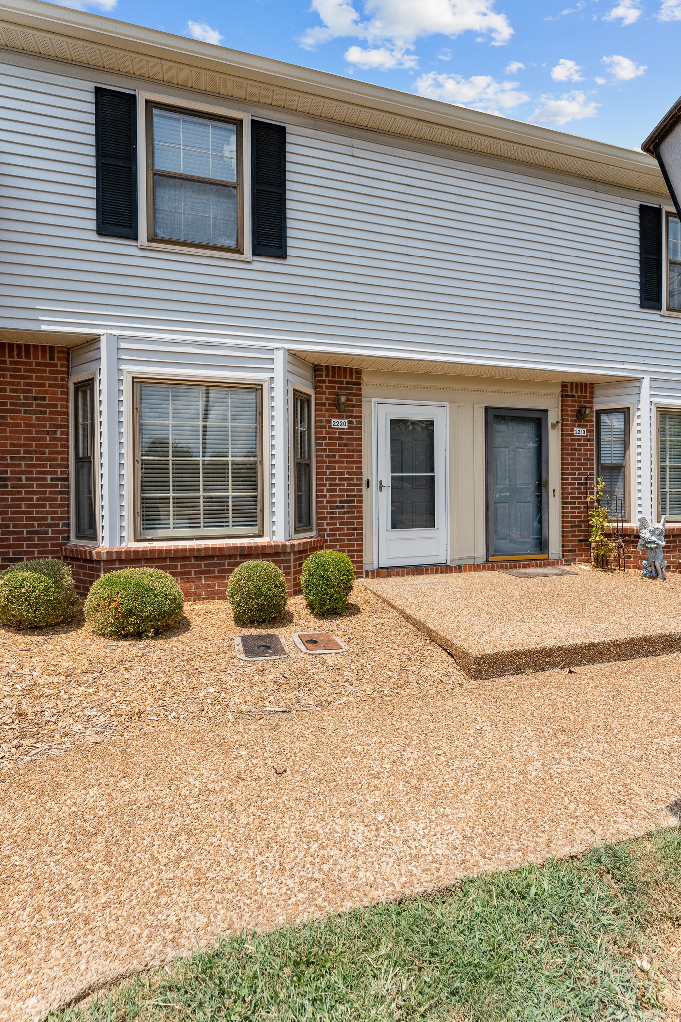 View Columbia, TN 38401 townhome