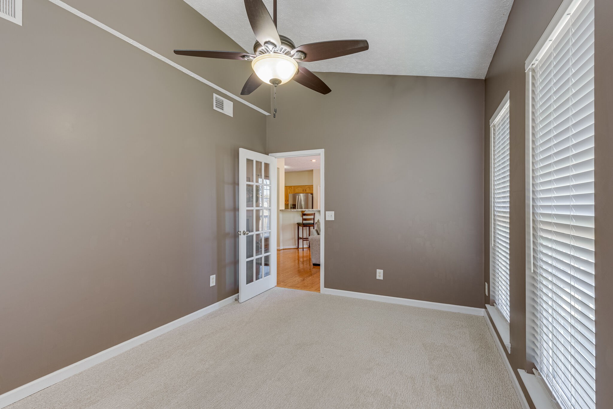 Photo 20 of 41 of 1512 Callender Rd house