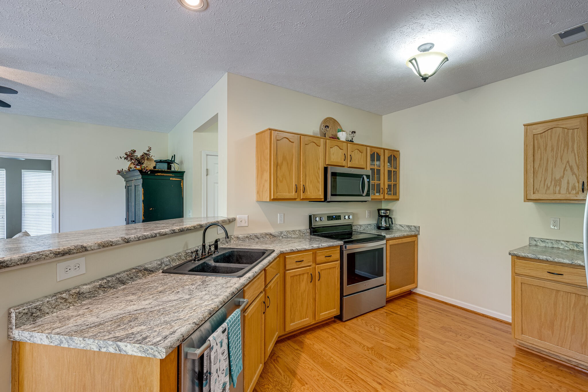 Photo 17 of 41 of 1512 Callender Rd house