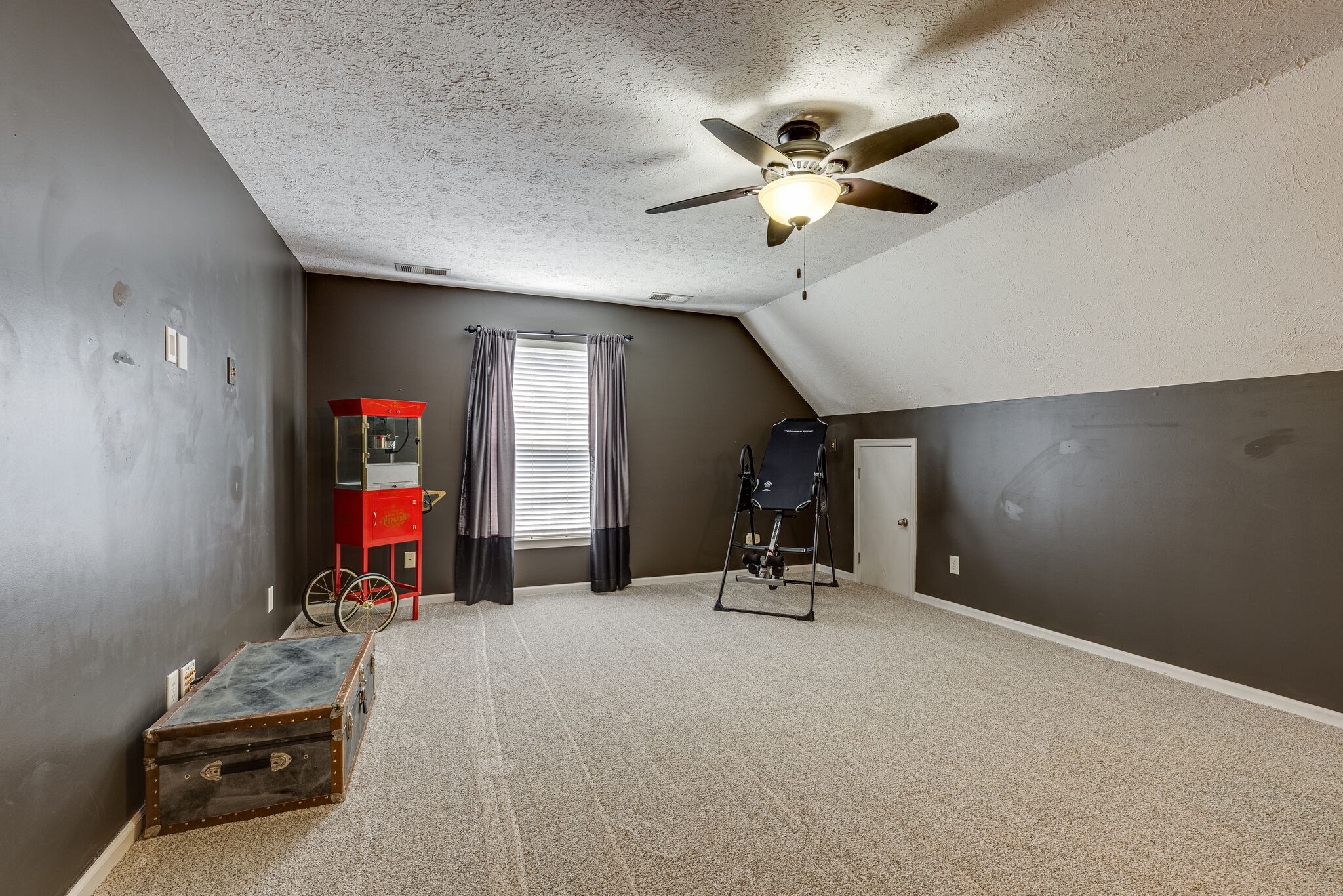 Photo 31 of 41 of 1512 Callender Rd house