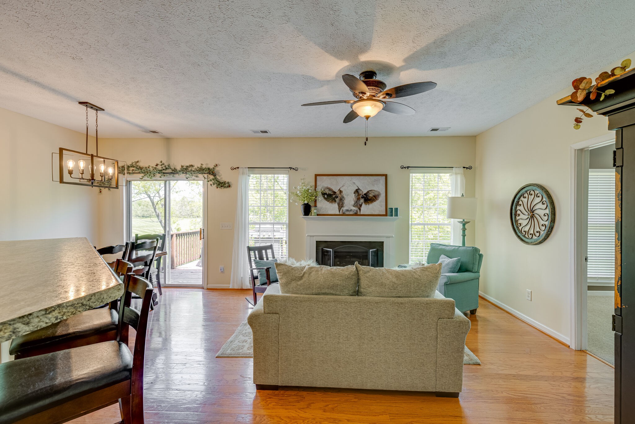 Photo 11 of 41 of 1512 Callender Rd house