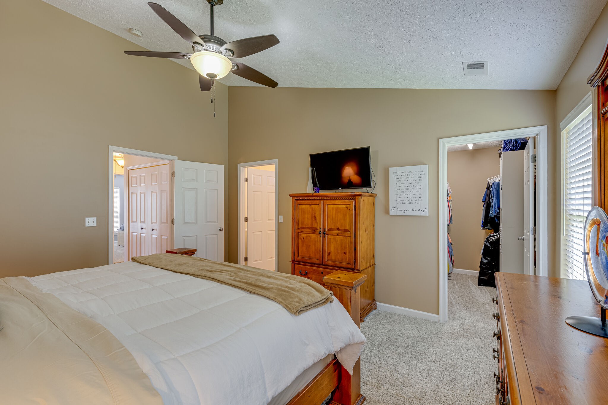 Photo 23 of 41 of 1512 Callender Rd house