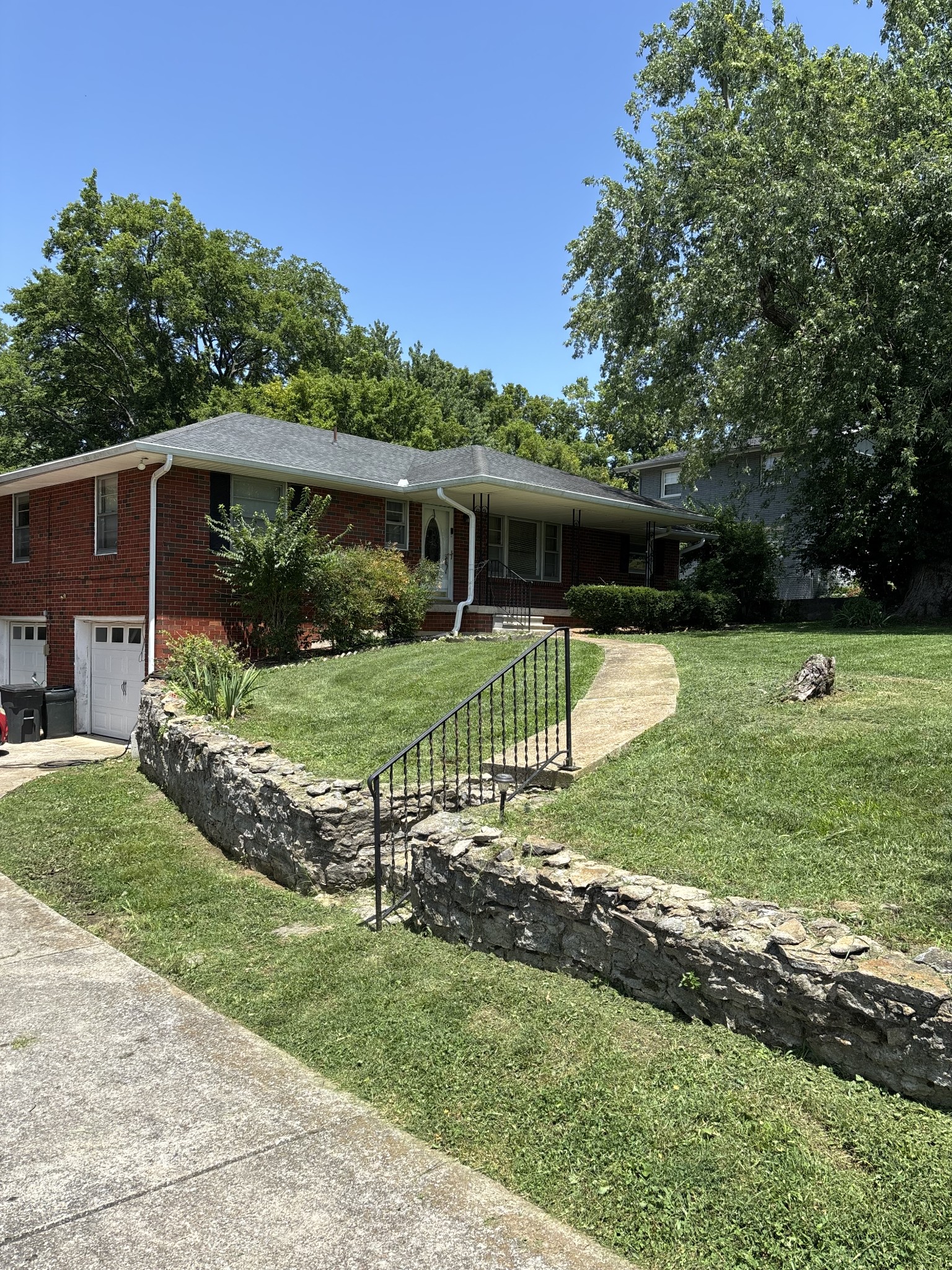 131 Robinhood Cir