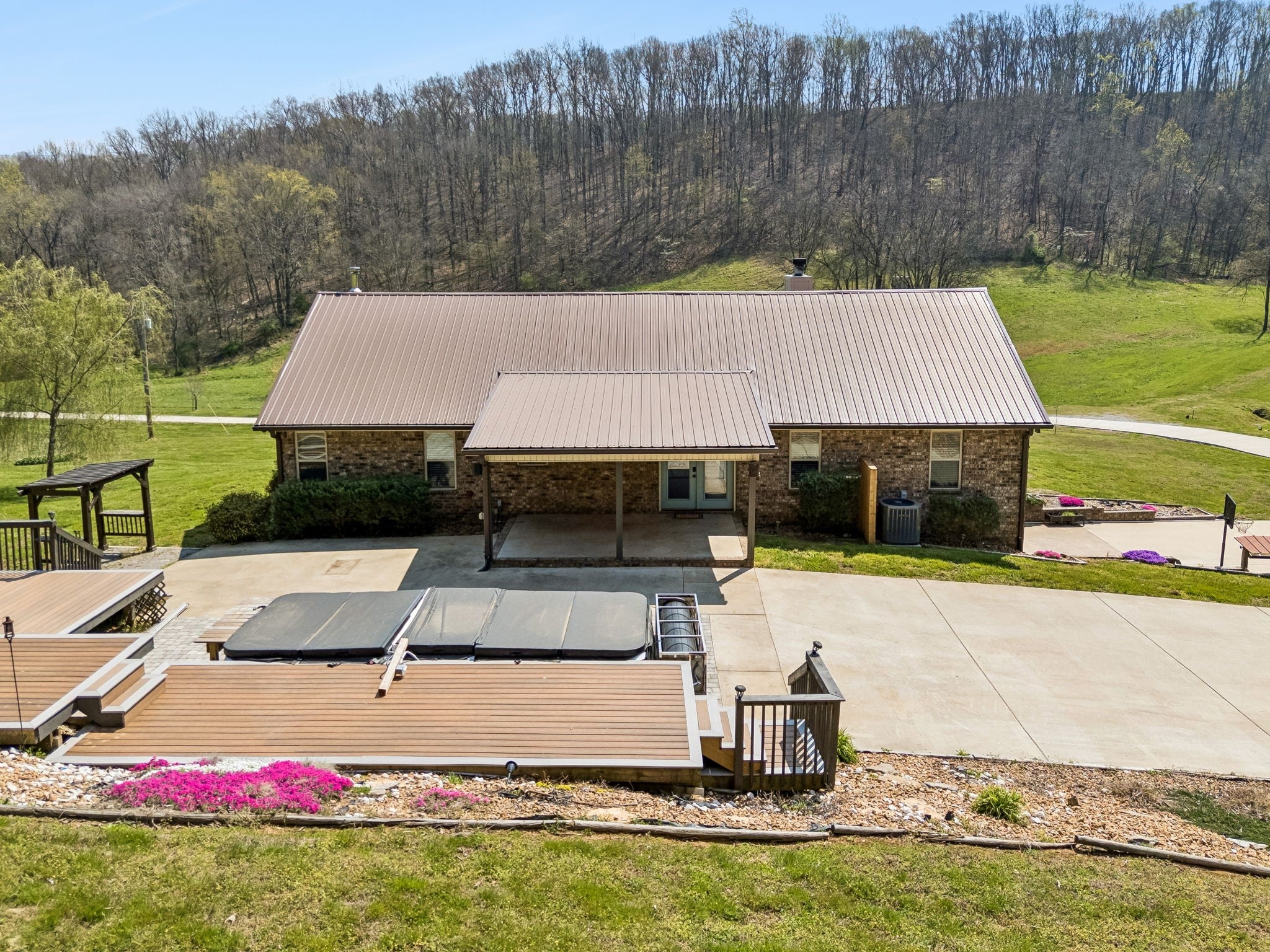 240 Scenic Ct