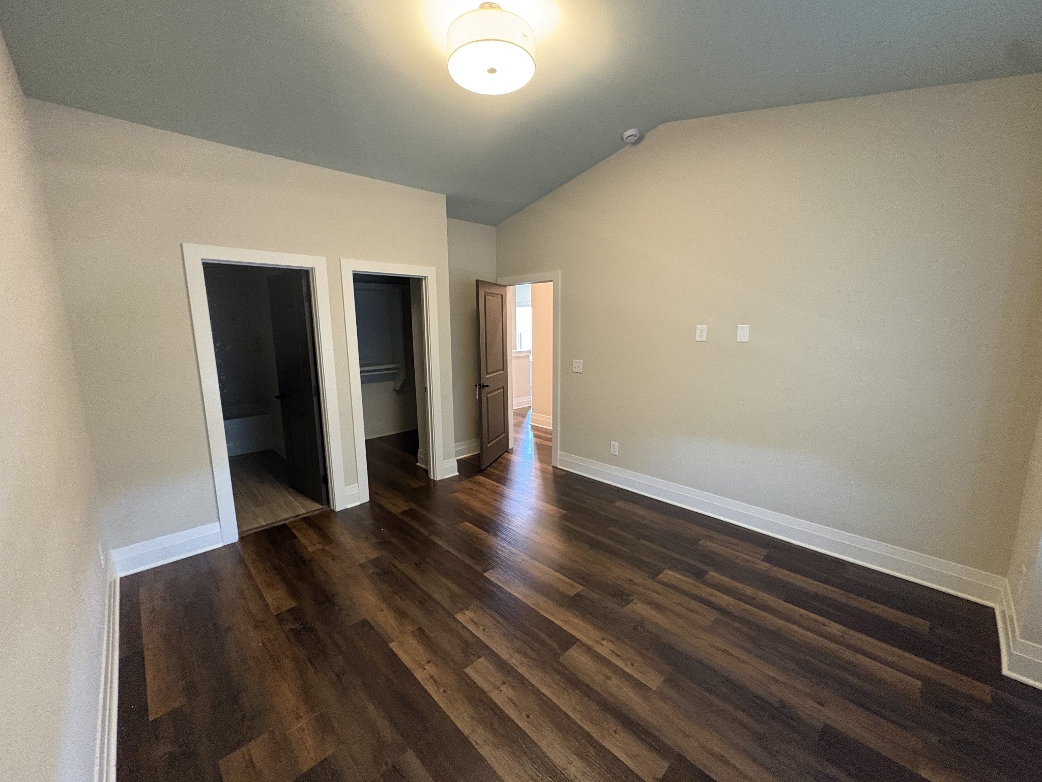 1201 Valerie Ln