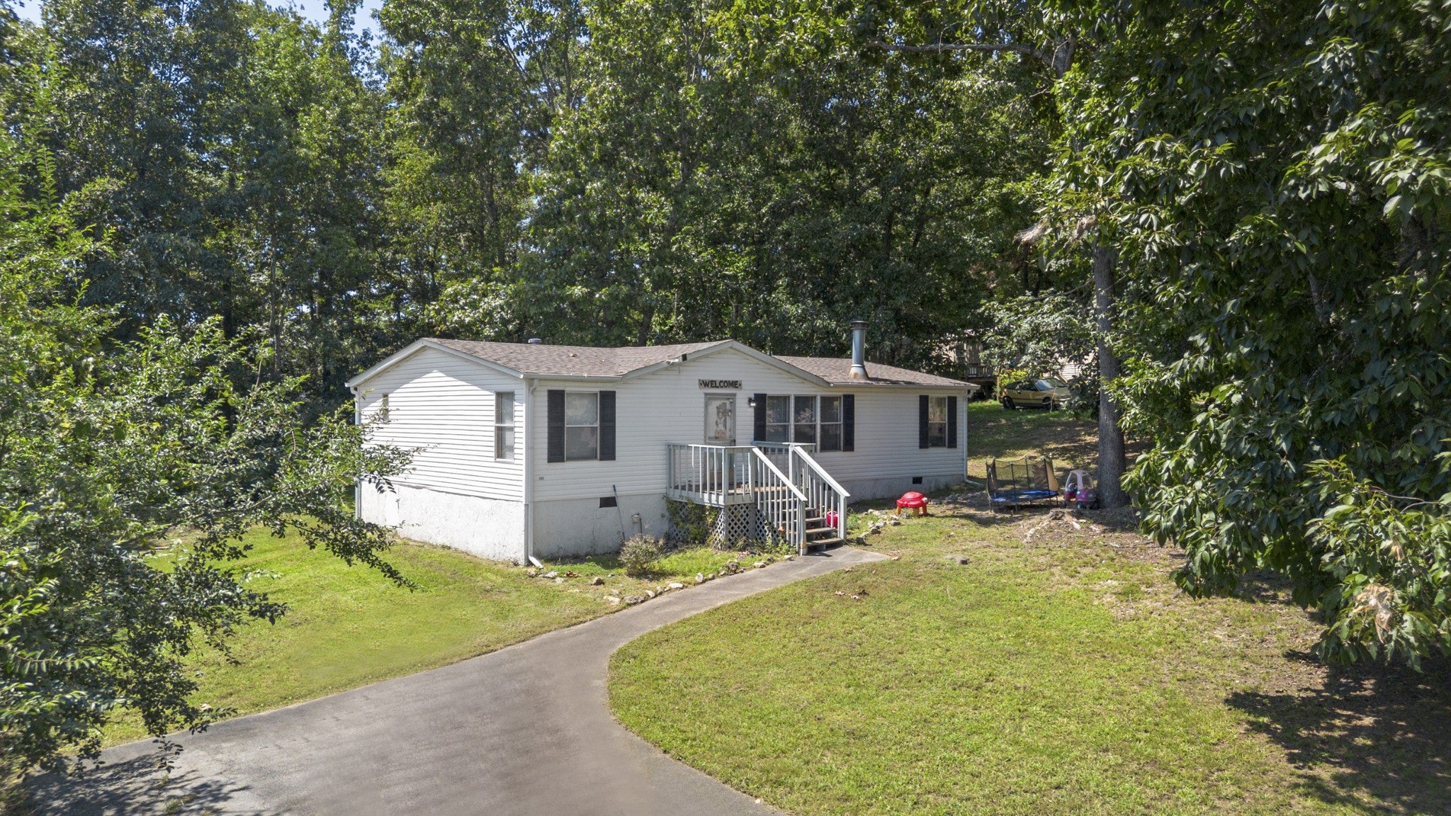 210 W Meadows Ln NE