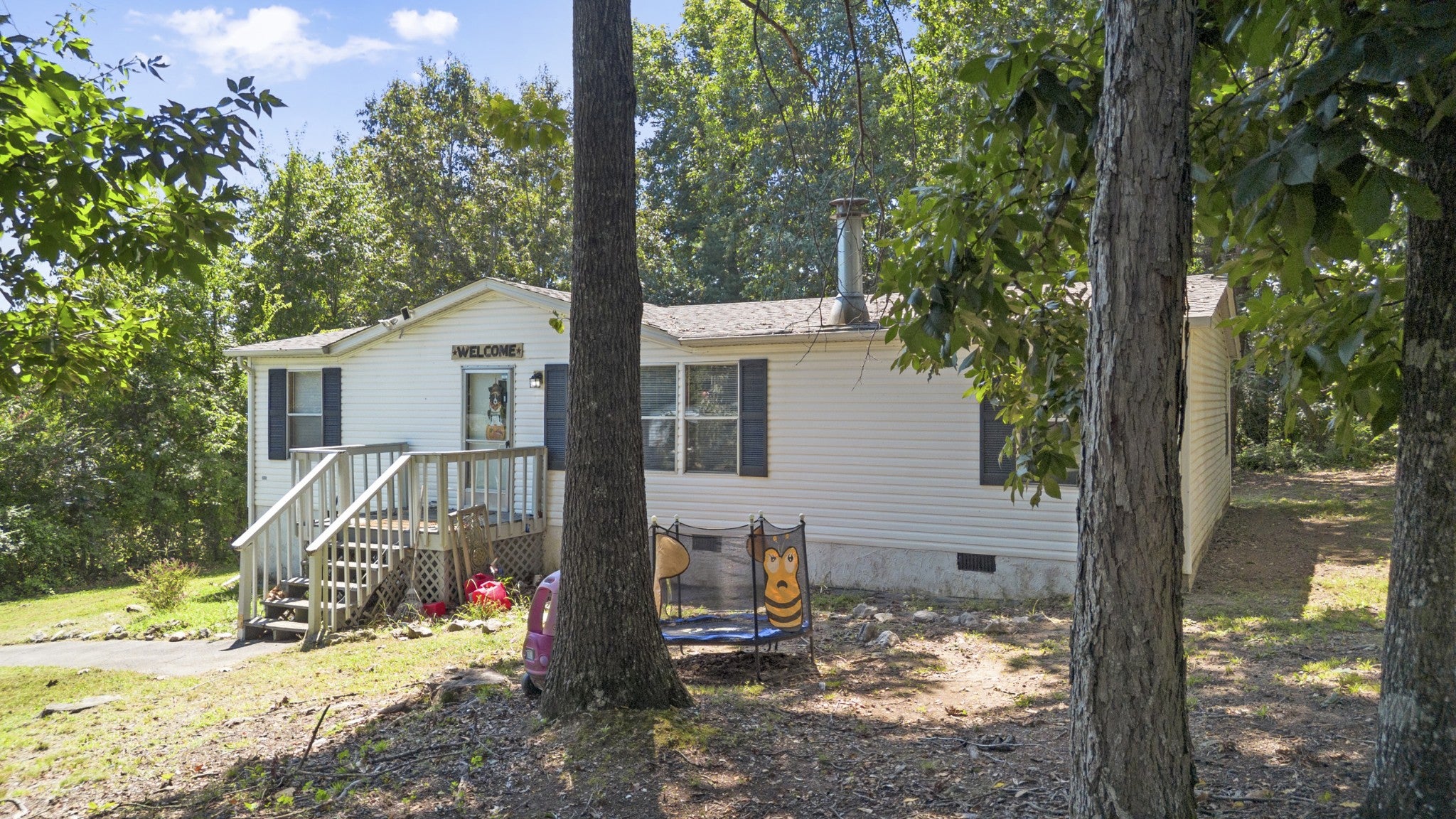 210 W Meadows Ln NE