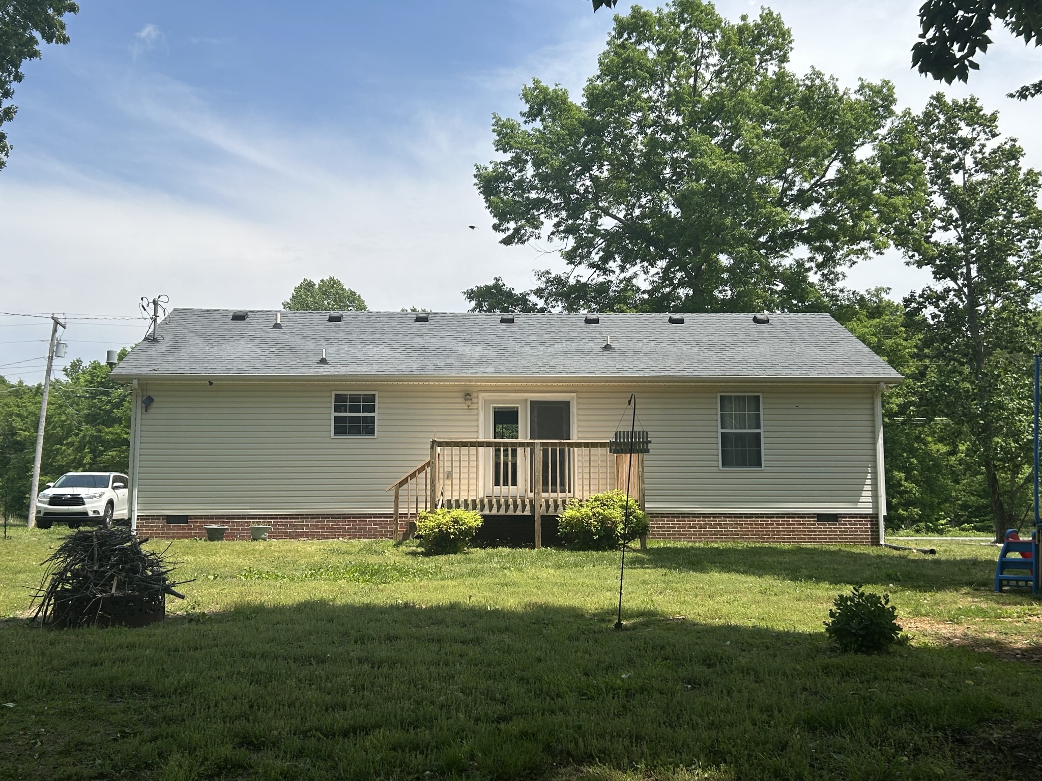 3041 Bowker Rd