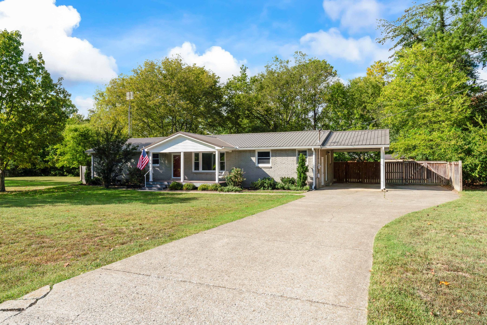 208 Meadowgreen Dr