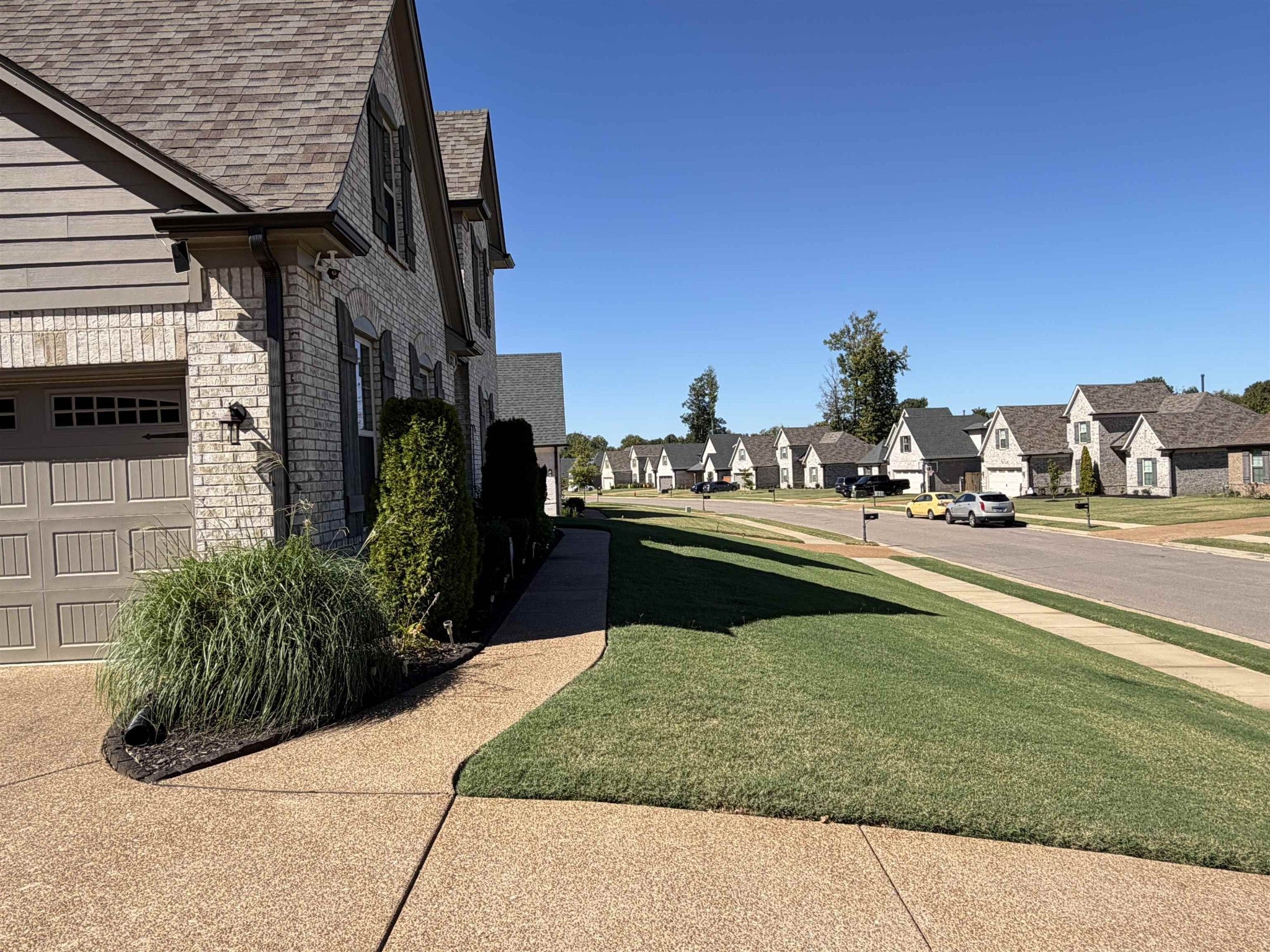 125 LAUREL GLEN DR