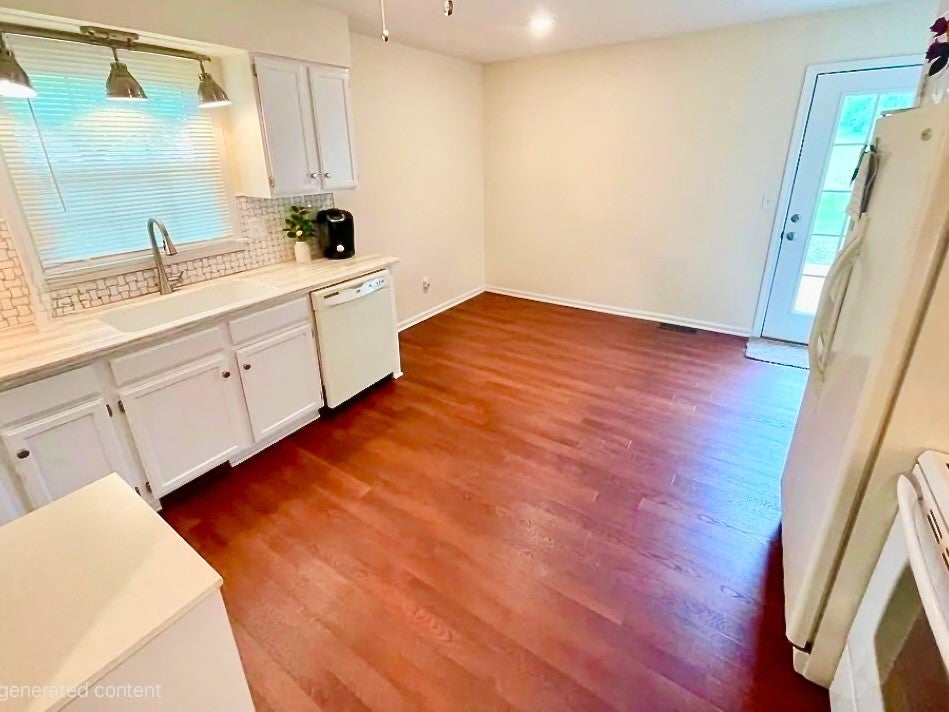 208 Greenwood Dr